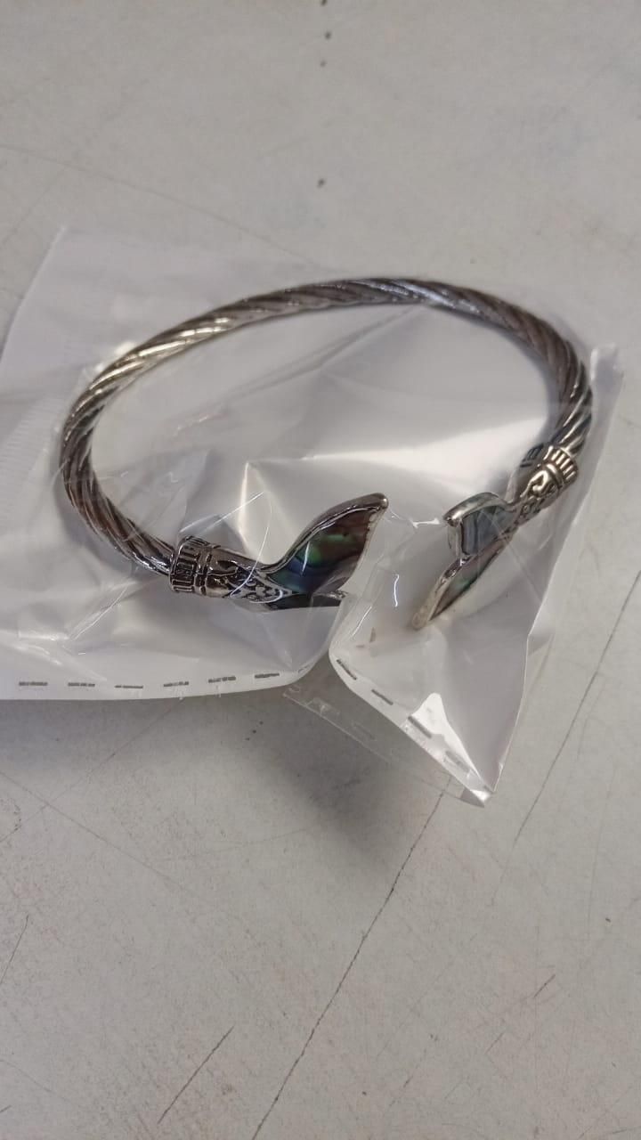 Mermaid Tail Abalone Shell Bangle – Ocean-Inspired Elegance