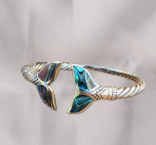 Mermaid Tail Abalone Shell Bangle – Ocean-Inspired Elegance