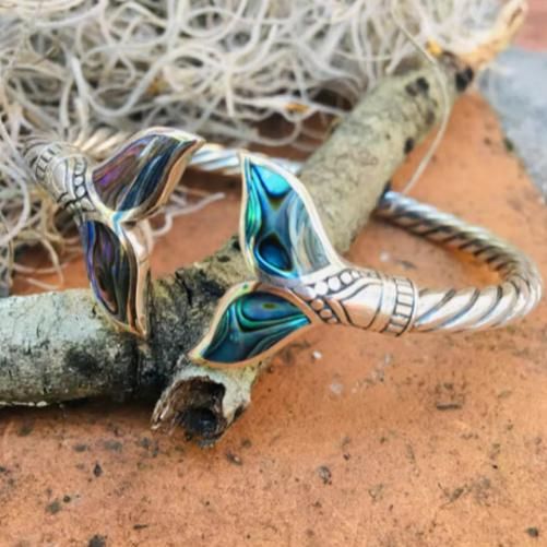 Mermaid Tail Abalone Shell Bangle – Ocean-Inspired Elegance